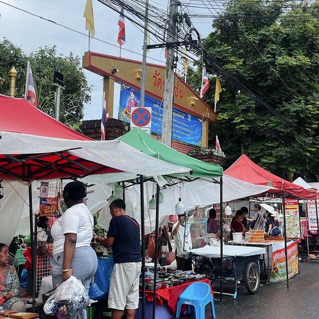 ถนนคนเดินท่าแพ 🌧️🍃