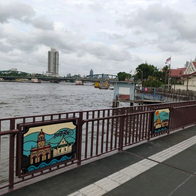 ทางเดินริมน้ำสะพานพุทธ-วัดกัลยา