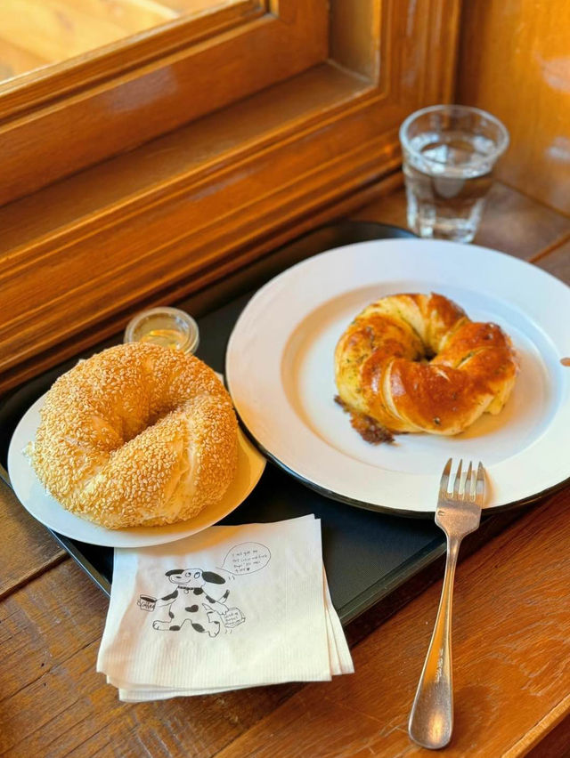 大行列の人気カフェ🤍オシャレで可愛いロンドンベーグルミュージアム🥳🥯☕️【韓国・ソウル】