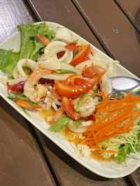 ครัวร่มไม้ชายน้ำ