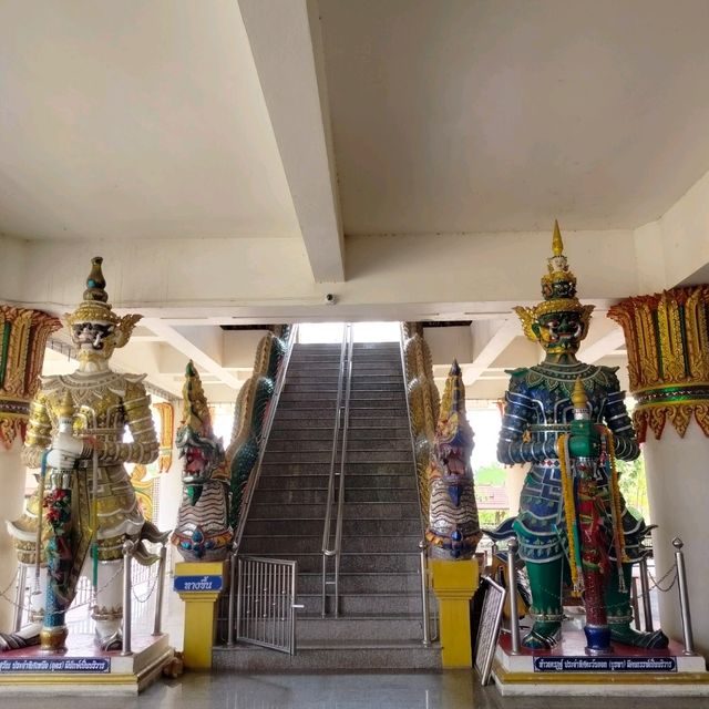 タイ寺院!? ワットブローンアーカート