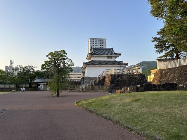 山梨・甲府。甲府駅前『舞鶴城公園』を散策。