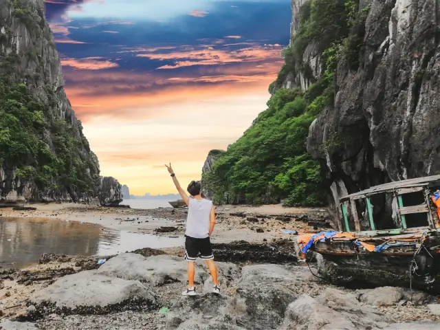 Ha Long Bay - Wonder of The World