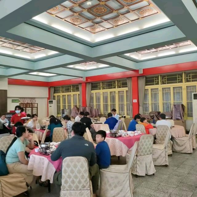 台灣避暑住宿推薦～中橫公路「梨山賓館」初體驗…台灣最高宮殿旅館