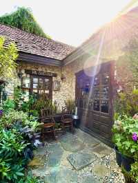 คาเฟ่กระท่อมสไตล์อังกฤษ ถ่ายรูปสวย สายคาเฟ่ต้องมา