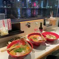 香港尖沙咀｜維港夜景配一幻濃蝦湯拉麵🍜