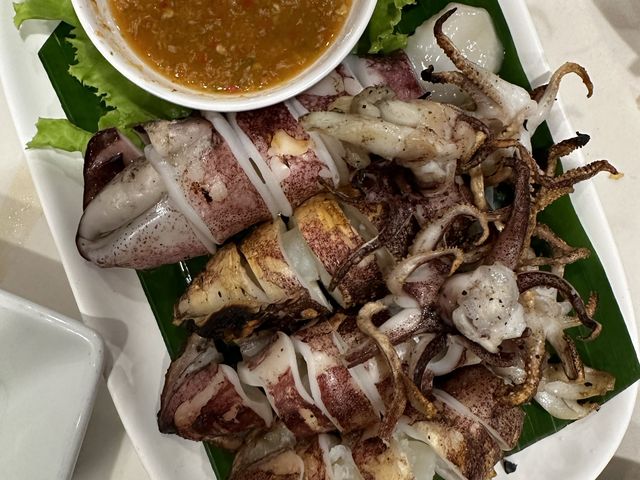 ศาลาลอย ร้านอร่อยหาดราไวย์ ภูเก็ต