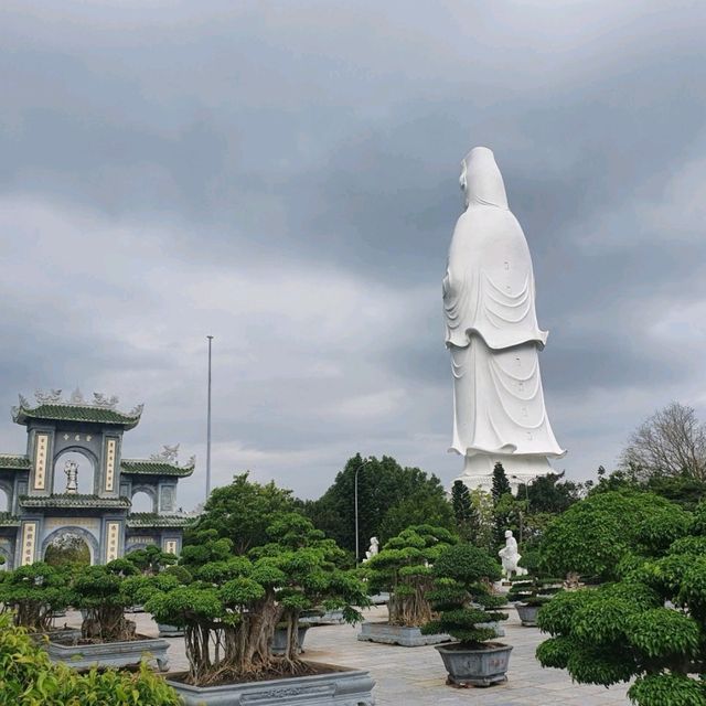 Linh Ứng Pagoda