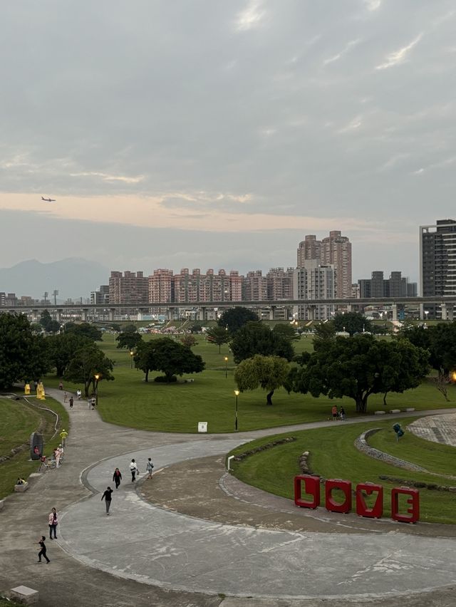 ไปพักผ่อนใจ ถ่ายรูปสวย ๆ ที่ New Taipei Park กัน