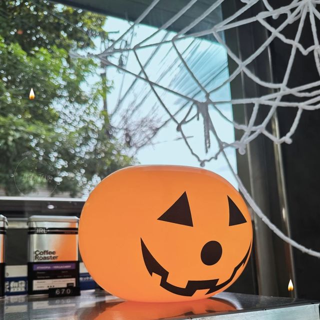 🧙‍♂IRL Coffee Bar คาเฟ่สุดเท่ห์ธีมฮาโลวีน