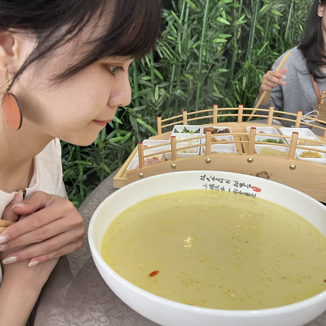 Bình biên kiến thuỷ mông tự