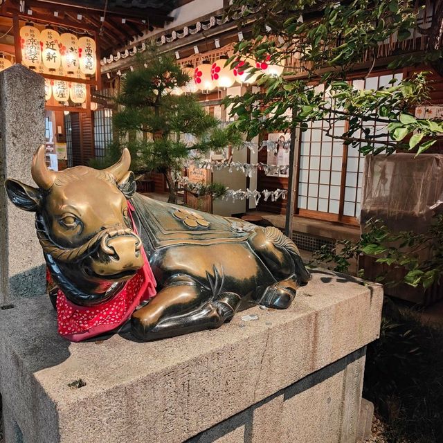 隱藏於京都最熱鬧商店街的神社