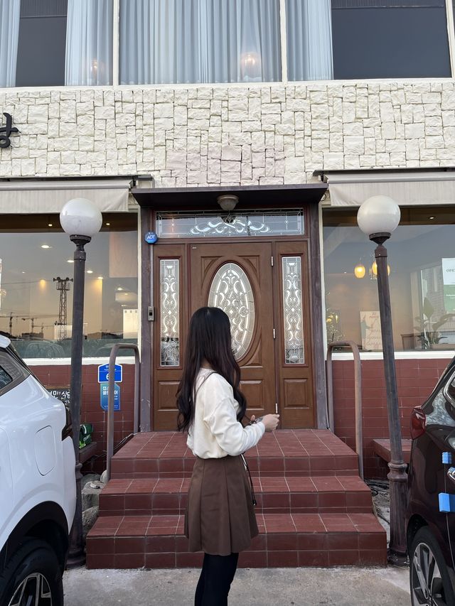 트리가 있는 오션뷰 기장 밥집 도형민식당