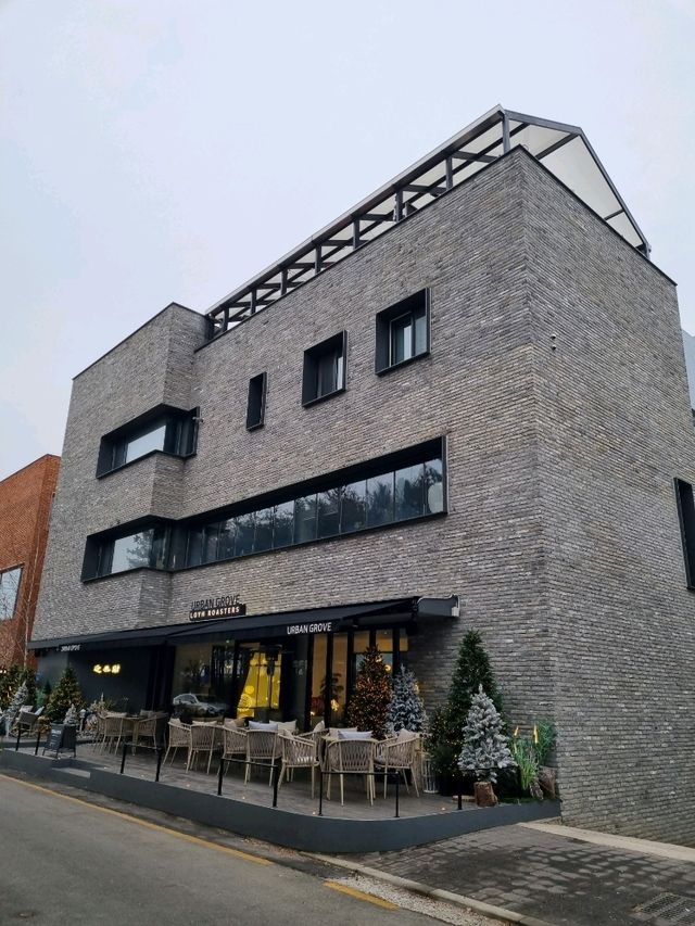 도시적 분위기 외관의 어반그로브