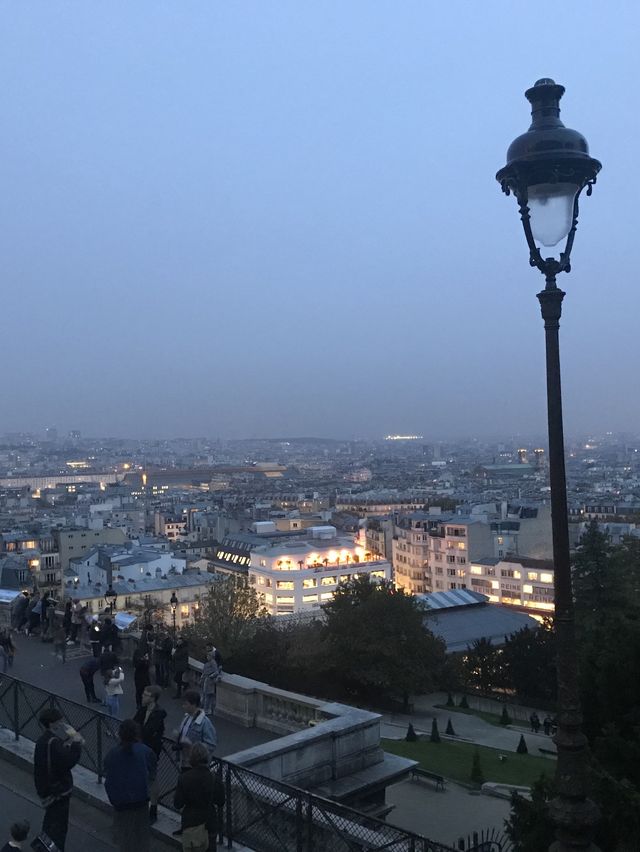 파리 시내를 조망할 수 있는 몽마르트 언덕