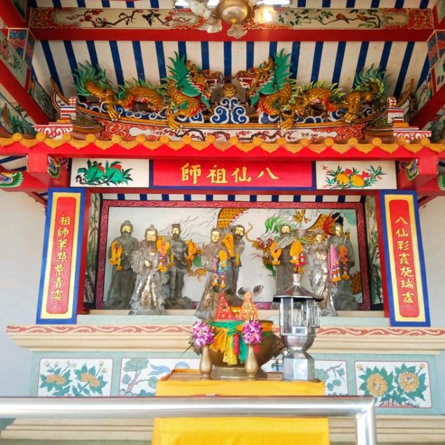 ศาลเจ้าพ่อเขาใหญ่ เกาะสีชัง ชลบุรี