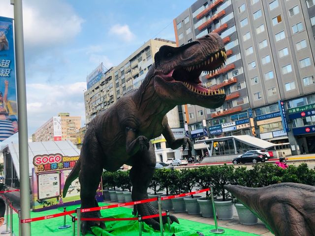 台北｜🦖🦕暑假親子拍照📷打卡好去處📍 Far Eastern SOGO Taipei Zhongxiao Store 遠東SOGO 台北忠孝館