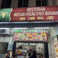 夜空下的福建麵 