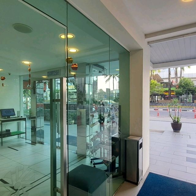 CENANG PLAZA HOTEL : BY THE BEACH HOTEL