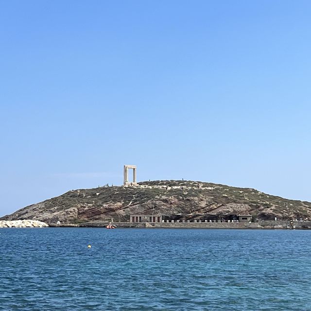 基克拉澤斯群島最大的島嶼