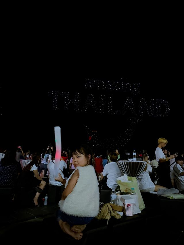 โมเม้นต์ Countdown 2024 at ICONSIAM