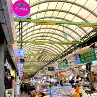 Trying some food at Gwangjang Market 🇰🇷