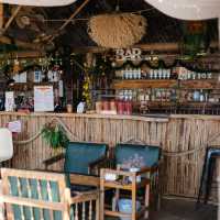 คาเฟ่สโลว์บาร์สุดชิล ริมชายหาดบางแสน