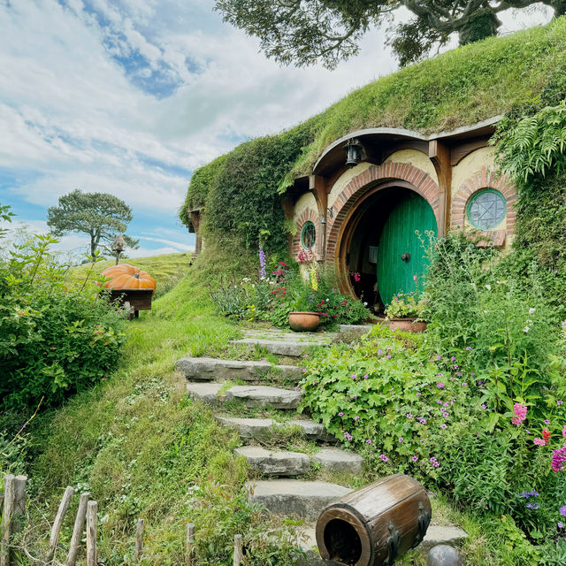 Where hobbit holes and rolling hills magic 