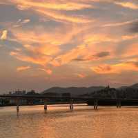 陶醉在澳門，少不了看一次海旁夕陽美景^-^
