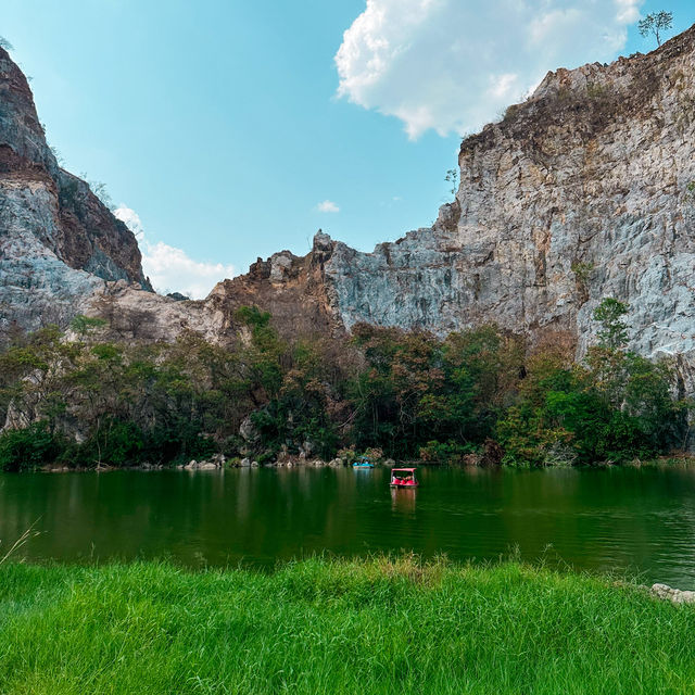 อุทยานหินเขางู (Khao Ngu Stone Park) 