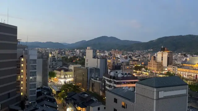 飯店頂樓 酒吧 鴨川晚上夜景