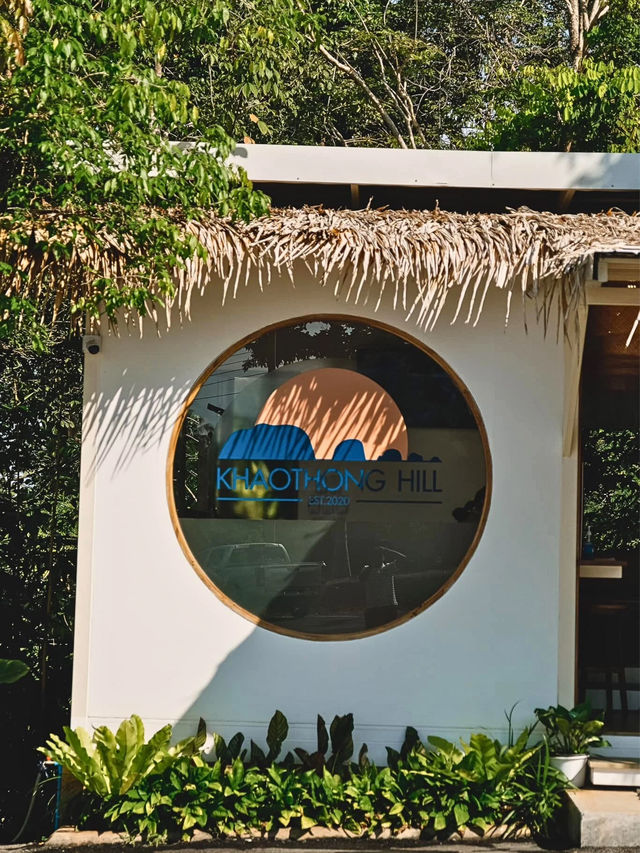 วิวหลักล้าน อาหารหลักร้อย Khaothong hill cafe