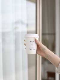 下関の海沿いにある淡色カフェROY