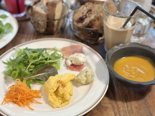 沖縄＊海のブランコ＆ベーカリーで朝食