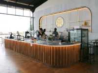 ทานกาแฟริมน้ำที่ Winkin Scintilla 