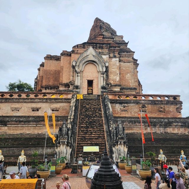 กราบพระแก้วหยก ขอพรกุมภัณฑ์ 📍วัดเจดีย์หลวง