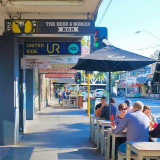 A Melbourne restaurant that burger lovers should never miss - Beer & Burger Bar