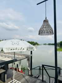 คาเฟ่ริมน้ำอยุธยาบรรยากาศวิวบ้านริมน้ำ-antika cafe