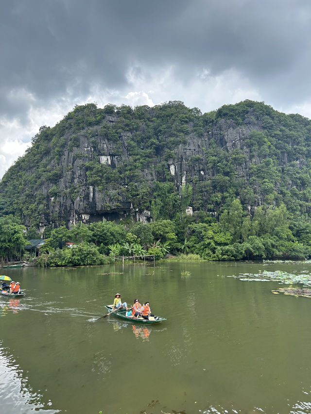 ベトナム北部の絶景の秘境ニンビン！歴史的な遺産をサイクリング！