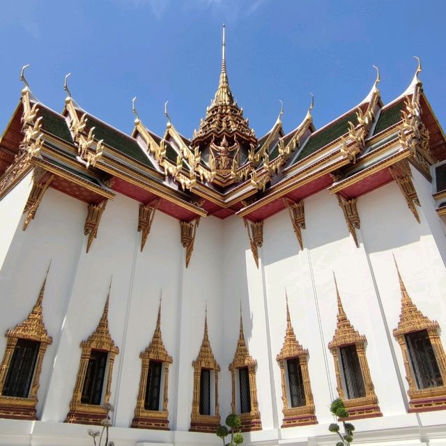 Step into History: The Grand Palace of Bangkok’s Charm and Beauty