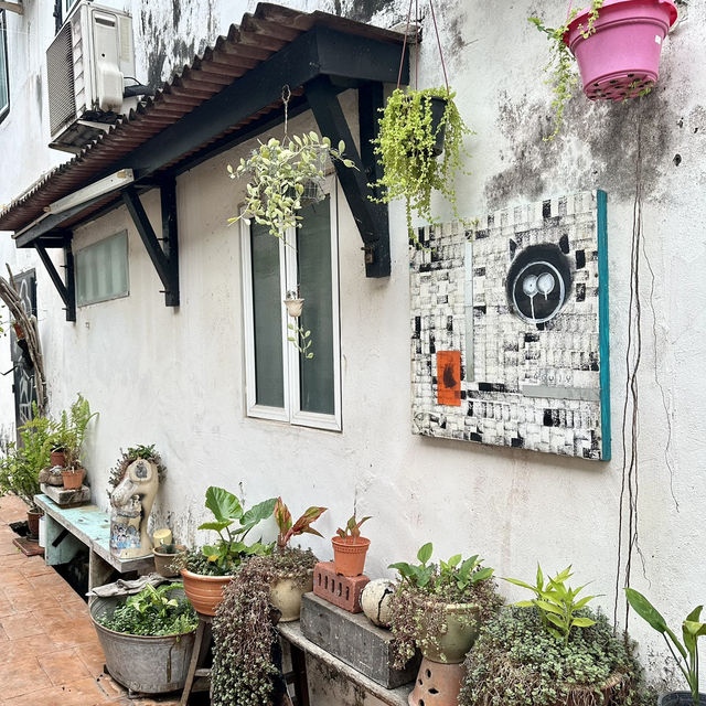 Uncovering Melaka's Vibrant Street Art: A Family Adventure