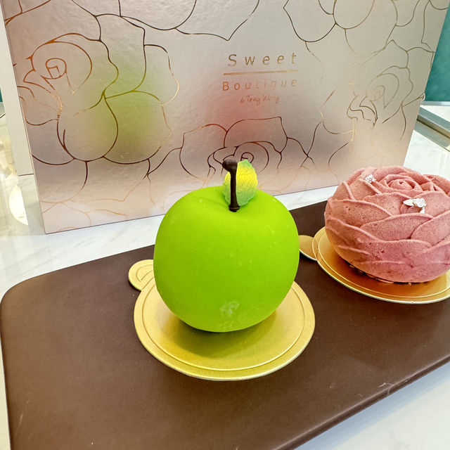 葵芳甜品店 花形紅桑莓忌廉布朗尼朱古力蛋糕🌸