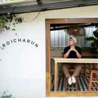 บ้านสวนรอยจรัล: คาเฟ่มินิมอลสุดโฮมมี่ในอยุธยา