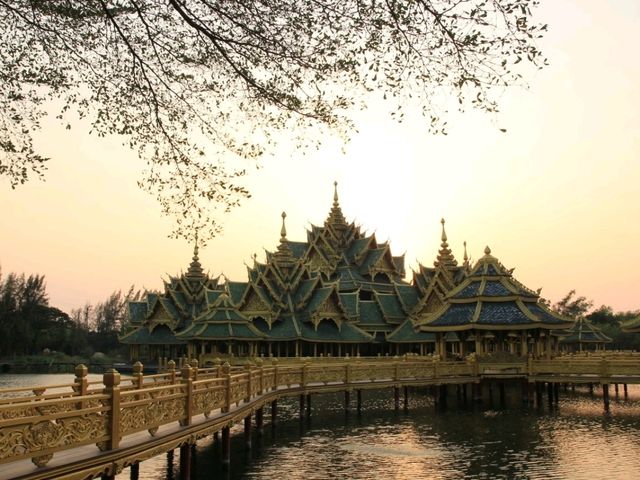 เที่ยวชมศาลาพระอรหันต์ เมืองโบราณ