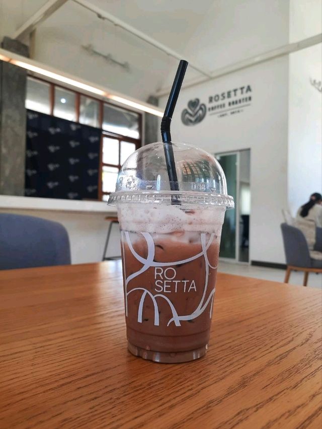 Mongni Cafe คาเฟ่สวยริมหนองประจักษ์