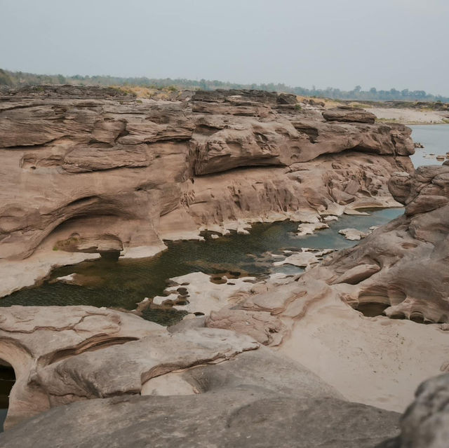 สามพันโบก