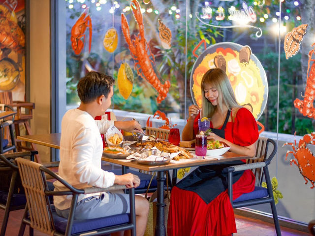 ร้านอาหารทะเลย่านหาดไม้ขาว 