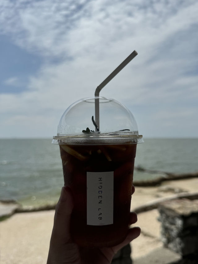 Hidden Lab คาเฟ่ในตึกร้าง กับมุมถ่ายรูปยูนีค
