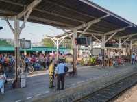 นั่งรถไฟ 14 บาท ไปเที่ยวบ้านโป่ง