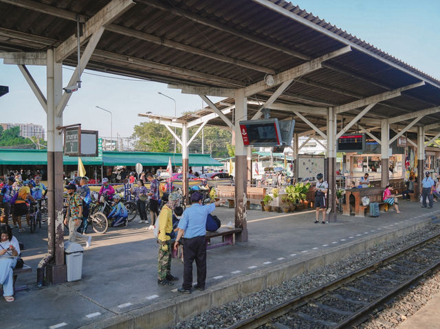 นั่งรถไฟ 14 บาท ไปเที่ยวบ้านโป่ง